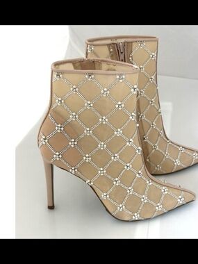 NIB ✨️$90✨️ Betsey Johnson Nude Rhinestone Larrk Lattice Ankle Boots Size 6.5